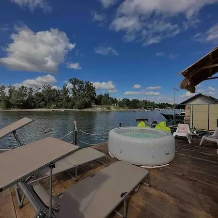 Splav Dunavski San, Floating House